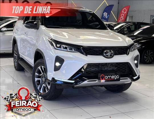 TOYOTA HILUX SW4 2.8 D-4D TURBO DIESEL DIAMOND 7L 4X4 AUTOMÁTICO TOYOTA HILUX SW4 2.8 D-4D TURBO DIESEL DIAMOND 7L 4X4 AUTOMÁTICO